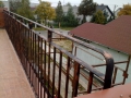 Postarzana balustrada balkonowa