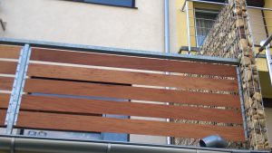 Balustrady z wypełnieniem drewnianym