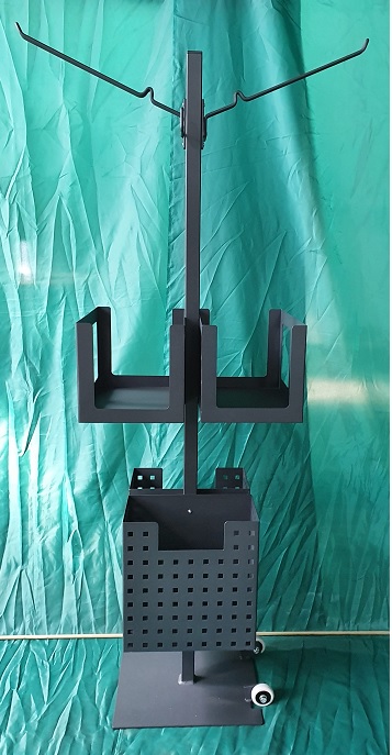 Stojak z dwoma wieszakami na rolki